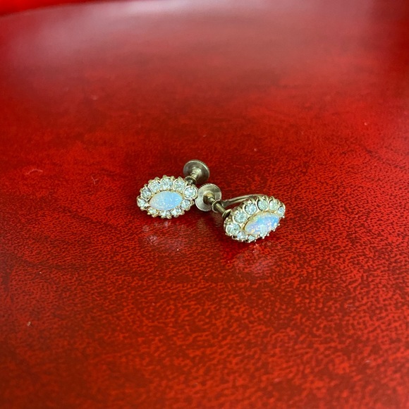 Vintage Vargas Rhinestone & Opal screw back earrings Gold Tone Prong Set Stones - Picture 3 of 7